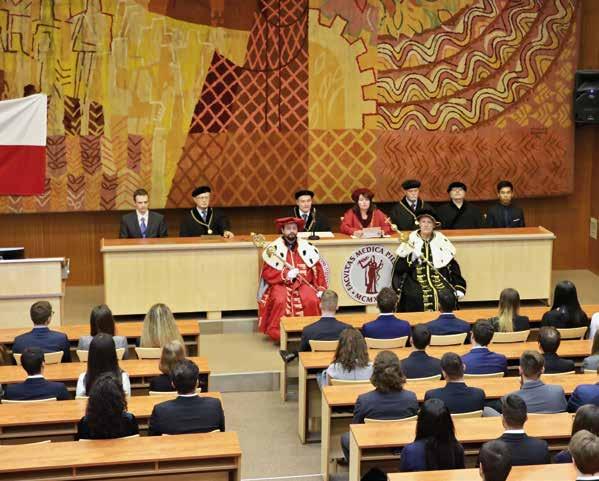 Letos je v prvním ročníku zapsáno 237 studentů na studijní program Všeobecné lékařství v