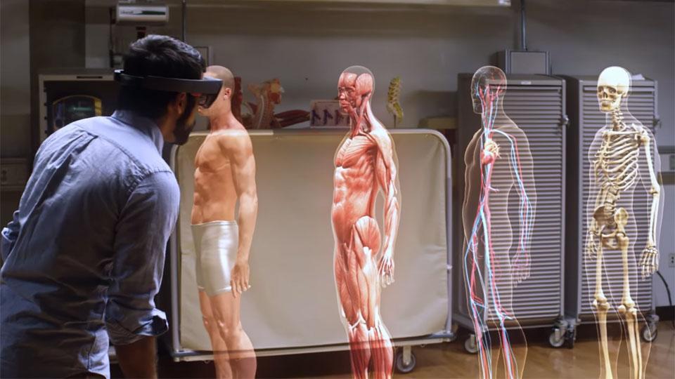 Příklady vyvíjených technologií umožňujících iluzivní rozšíření reality Magic Leap holografické brýle ve fázi vývoje. Senzorický vjem je shodný s realitou.