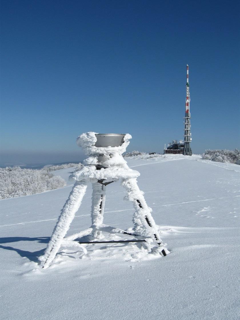 Aktuality ve vyhodnocování zásob vody ve sněhu Spolupráce s IMGW - Instytut Meteorologii i Gospodarki Wodnej - výměna dat SCE a SVH v příhraničních oblastech - tvorba gridu s přesahem na polské území