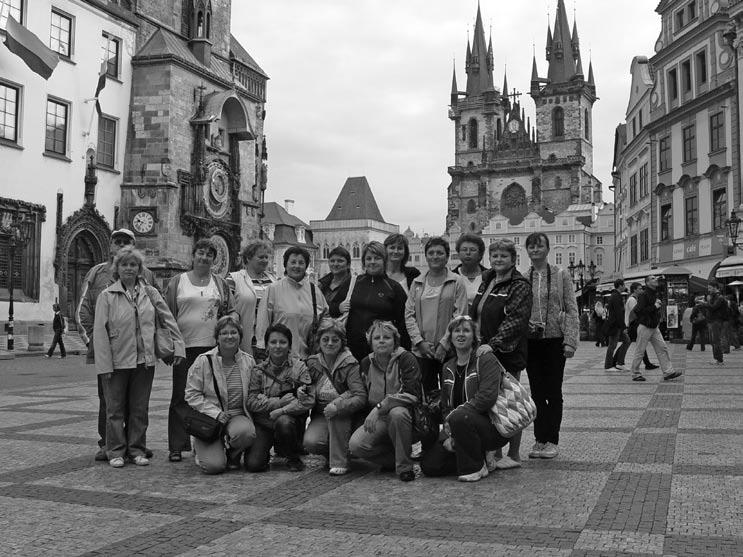 december 2009 www.hornesrnie.sk strana 9 A prišiel večer a ráno, úplne nový deň. Zlatým klincom programu bol Šplecho bong - čo v preklade znamená prijímací ceremoniál.