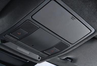 akumulátoru, včetně stavu nabití a nabíjení, rychlosti nabíjení, stavu připojení a odhadovaného dojezdu v režimu elektrického pohonu.