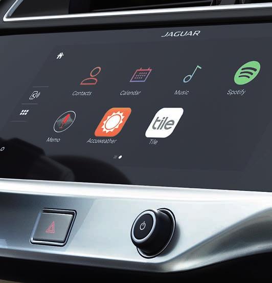 SMARTPHONE PACK3 Paket Smartphone Pack vám díky sdílení obrazovky s informačním a zábavním systémem vozu I-PACE umožní udržovat bezpečné spojení s vaším chytrým telefonem i ve voze.