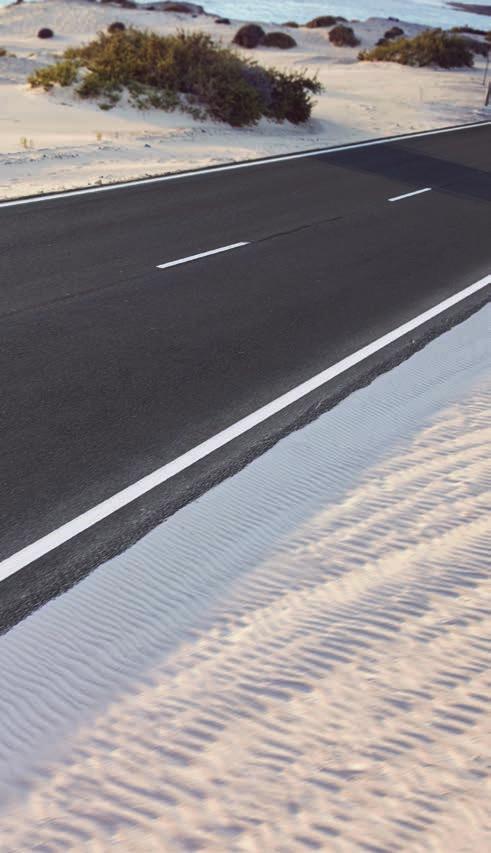 NOVÝ JAGUAR I-PACE Každý vůz Jaguar je na silnici skutečným unikátem. Přechod k plně elektrickému pohonu na tom nic nemění.
