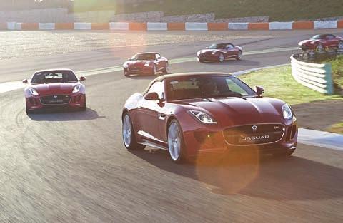 Jaguar Experience nabízí řadu jedinečných příležitostí, jak na vlastní kůži zažít ten pocit, když z vozu Jaguar dostanete maximum.