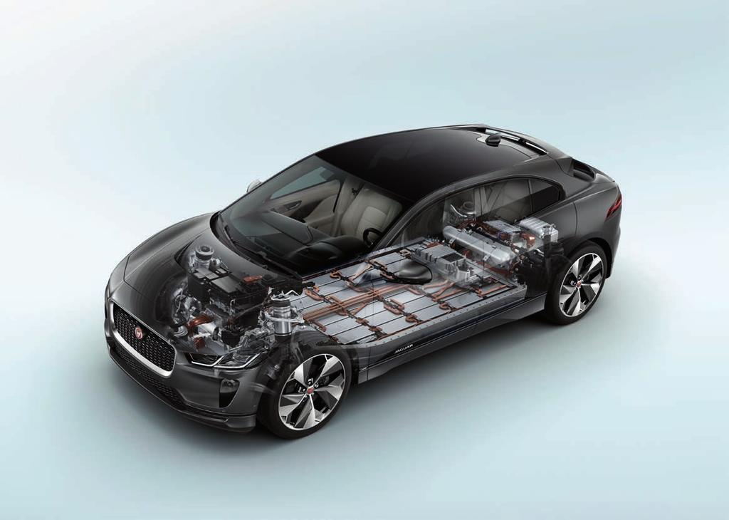 PALUBNÍ NABÍJEČKA Vůz lze napájet střídavým nebo stejnosměrným elektrickým proudem. Při nabíjení vozu mění integrovaná nabíječka modelu I-PACE elektřinu na stejnosměrný proud.