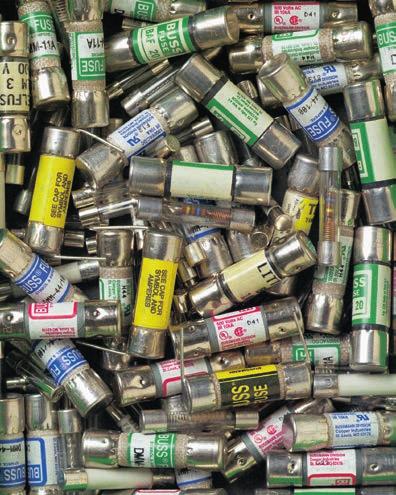 Informace o pojistkách a záruce Záruka na výrobky Každý výrobek Fluke má záruku, že neobsahuje žádné závady materiálu a zpracování při normálním používání a údržbě po dobu uvedené záruční lhůty,