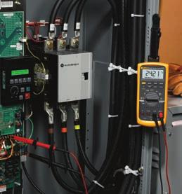 DIGITÁLNÍ MULTIMETRY Průmyslové multimetry Fluke 87V Perfektní DMM pro těžký průmysl Průmyslový multimetr Fluke 87V nabízí měřicí funkce, funkce pro vyhledávání poruch, rozlišení a přesnost pro