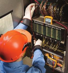 DIGITÁLNÍ MULTIMETRY Digitální multimetr Fluke 233 se vzdáleným displejem Nyní můžete být na dvou místech současně Digitální multimetr Fluke 233 se vzdáleným displejem má odnímatelný displej, který