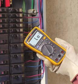 bezkontaktním měřením napětí FLUKE-117 Multimetr s měřením teploty a mikroampérů FLUKE-116 HVAC Multimetr FLUKE-115 Multimetr FLUKE-114 Měřič FLUKE-113 Měřicí kabely, pouzdro, návod k obsluze a 9 V