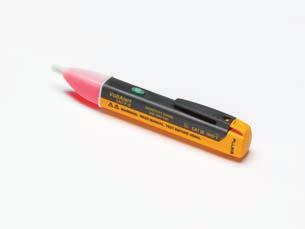Fluke 1AC-II Fluke 1AC II VoltAlert Detektor napětí Fluke VoltAlert je snadno použitelný stačí se dotknout hrotem svorkovnice, zásuvky nebo kabelu.