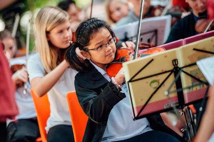 Nadační fond Harmonie využívá intenzivního hudebního vzdělávání a práce v dětském orchestru jako nástroje k překonání sociálního vyloučení, získání sebedůvěry a zlepšení studijních výsledků dětí.