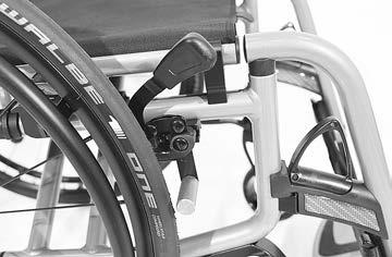 Zajištěním brzd pomocí brzdové páčky (1) je vozík zajištěn proti nechtěnému rozjezdu (aretační brzda).