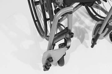 Sejmutí stupaček Ke snadnému přesedání z vozíku a do vozíku a kvůli zmenšení délky vozíku (důležité pro přepravu) jsou stupačky odnímatelné [1].