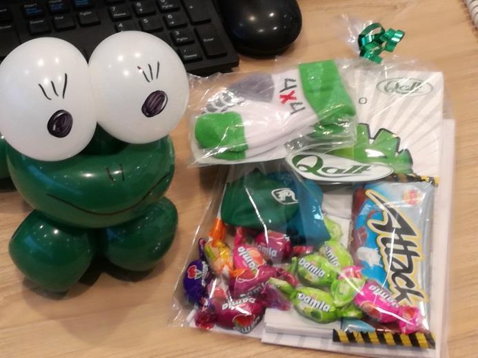 Deti si mali možnosť vyskúšať tradičné vianočné remeslá, zdobenie perníkov, maľovanie odliatkov zo sadry s vianočnými motívmi, či lepenie snehuliakov