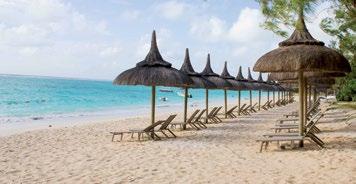 Pláž je široká a dlouhá, vhodná na procházky. Resort je přibližně hodinu jízdy od letiště.