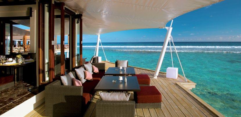 Maledivy Atmosphere Kanifushi ***** Tento pětihvězdičkový resort s velice prostornými vilami podél pláže nabízí prémiové All Inklusive Platinum Plus, které zahrnuje i kolekci delikátních