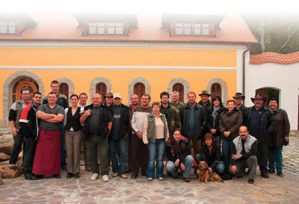 Bratři Skaličtí se svým stádem Farma Libnov (foto: Karel Melger) zpûsobem probíhá, se jiï vytvofiila síè pravideln ch zákazníkû.