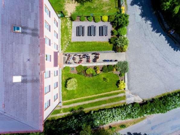 60 metrů, vytrvalostní běh (300, 600 a 800 metrů podle věku), skok daleký a hod míčkem. Výkony z těchto disciplín jim byly bodově ohodnoceny a v součtu znamenaly výsledky atletického čtyřboje.