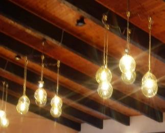 Svietidlá lustre ostávajú len výmena LED žiaroviek Analýza jednotlivých častí súčasnej sústavy osvetlenia. Osvetľovacia sústava (jej časti) je zastaraná a opotrebovaná úmerne jej veku.