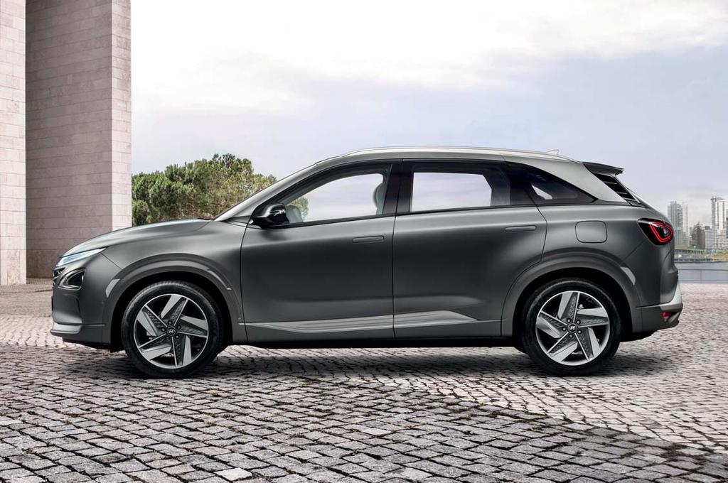 Hyundai upevňuje své vedoucí postavení zcela novým modelem Hyundai NEXO, prvním SUV konstruovaným výhradně pro pohon na vodík, své vedoucí postavení v oblasti elektromobilů s palivovými články.