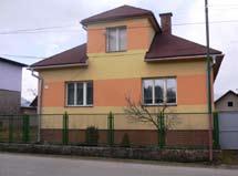 RD, pozemok 1200 m 2, komplet zariadený s malým víkendovým domčekom na pozemku, garáž, posilňovňa, práčovňa, krb, terasa,