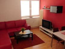 prízemí, rozloha 22,15 m 2. Komplet zariadený, bezplatné parkovanie pri recepcii,stála SBS a recepčná služba.