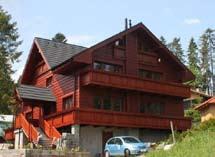 Cena: 129 000 Apartmán 59,21 m 2 rozčlenený na hotelovú izbu s kuchynským kútom, spálňu, šatník, WC, kúpeľňu a