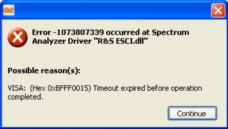 Posun způsobuje menší dynamický rozsah analyzátoru E4411B oproti ESPR7. U E4411B pozadí (Ambient) zasahuje do limity, a to je nepřípustné. Zelený průběh náleží opět testovanému zařízení.