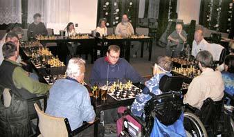 Z VI. šachového memoriálu V. Krejčího (Úvodní slovo z publikace) Ani se tomu nechce věřit, že se letos konal již VI. ročník memoriálu Václava Krejčího v šachu. Když jsem v roce 2000 zahajovala I.