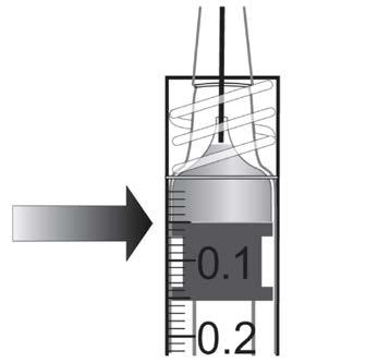 7. Při dodržení aseptické techniky pevně našroubujte 30 G x ½ palcovou injekční jehlu na Luer-lock hrotu stříkačky. 8.