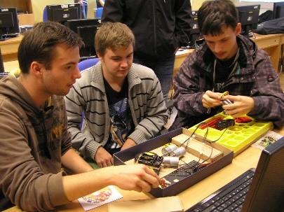 cizím jazyce, cvičení z matematiky; v oborech stavebnictví právní předpisy, požární