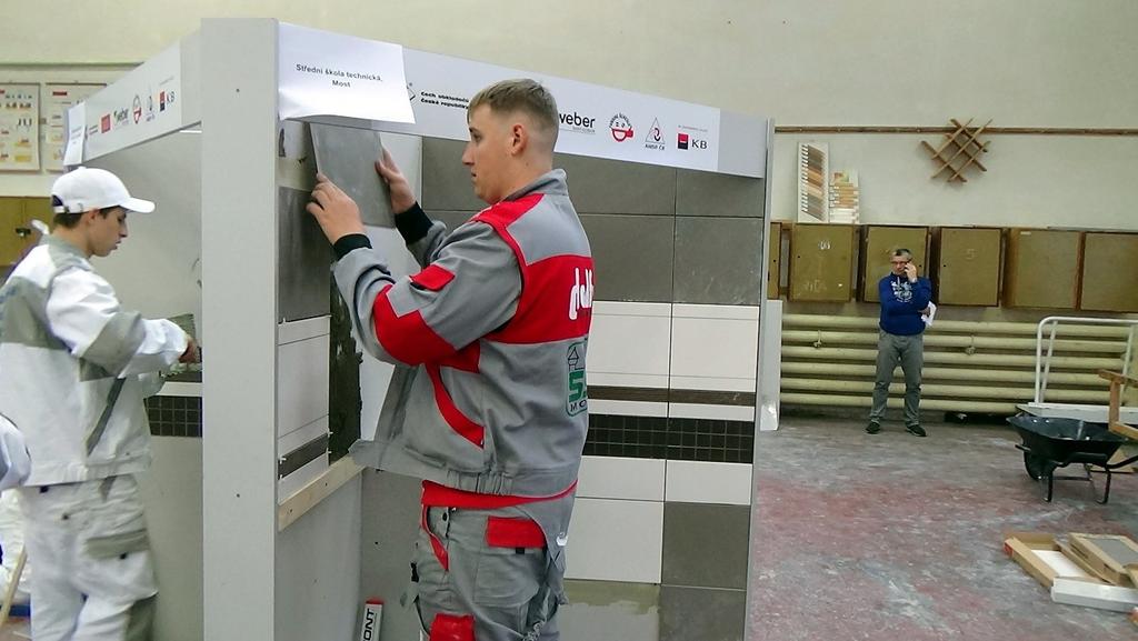 Na osmi trenažérech soutěžila dvoučlenná družstva osmi škol z Mostu, Brna, Prahy, Olomouce, Hradce Králové, Havířova, Humpolce a Plzně.