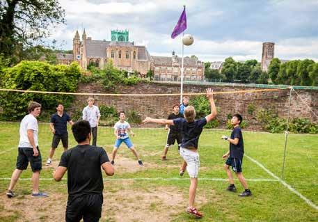 Golf, tenis či akademické předměty v Bradavicích! Bristol Tak se hlásím z Bradavic!
