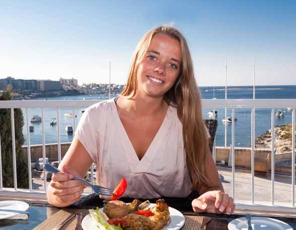 Salina Bay Sportovní kurzy s fotbalem, tenisem i extrémními sporty.