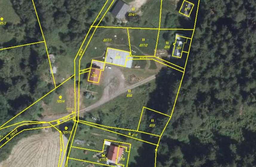 dojít k jejich drobnému upřesnění). Pozemek náležící k objektu č.p. 217 nedisponuje dostatečnou plochou pro realizace samostatného vsakovacího prvku. Obr.č. 67.