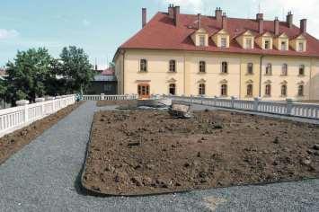 Rekonstruována v roce 2005 odstranění stávající zeminy