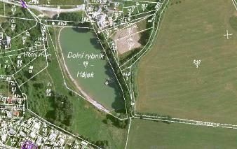PLOCHY PRO ZELEŇ: K02 K03 Plocha izolační zeleně na západním okraji Horního Jelení, mezi sportovním a výrobním areálem západně a zahrádkářskou osadou a zastavitelnou plochou pro bydlení východně.
