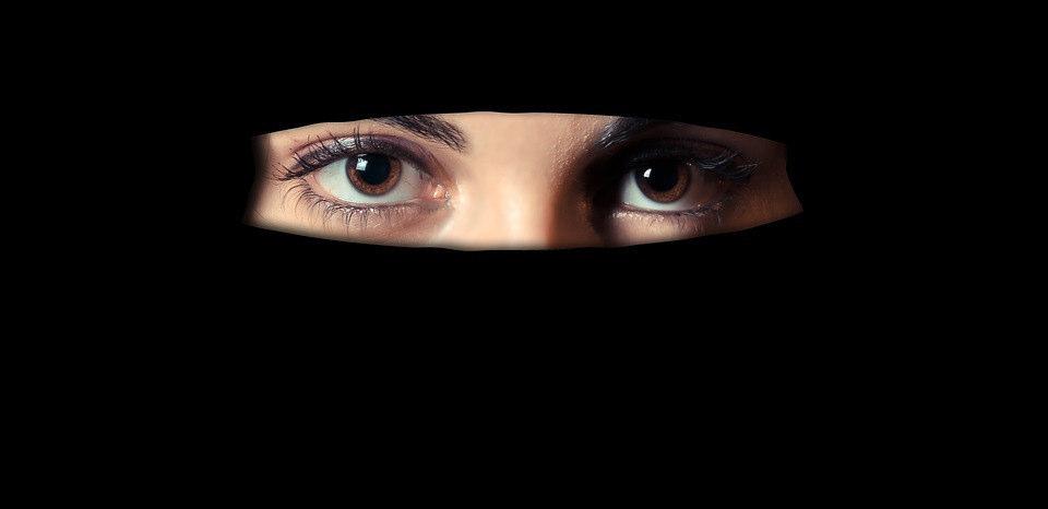 ŽENY ZA ZÁVOJEM život a postavení muslimských žen zvyky, tradice, životní příběhy