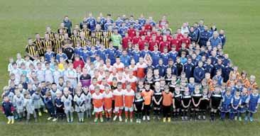 24 Fotbal Extra - 3. díl JAK DOPADLY BOJE NA ZELENÝCH TRÁVNÍCÍCH 25 aneb Dvoustranu připravil: Tomáš Kaláb.