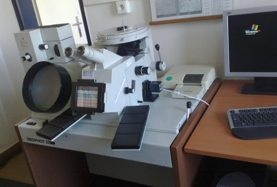 EXPERIMENTÁLNÍ ČÁST Dalšími kroky jsou úprava broušením za pouţití brusných papírů (byly pouţity zrnitosti 280, 400, 600) s chlazením vodou, leštění diamantovými pastami (zrnitost 3 a 1μm) se