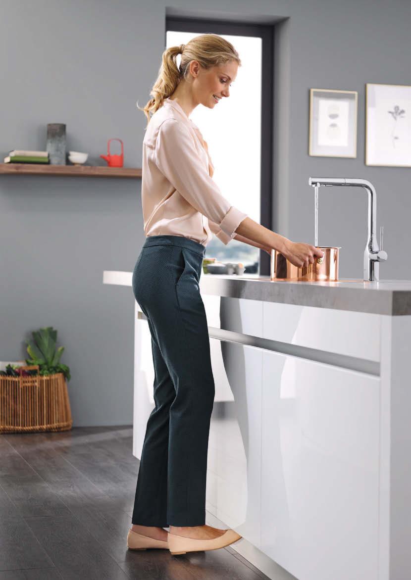 KUCHYNĚ GROHE PRÉMIOVÁ KOLEKCE ESSENCE FOOTCONTROL GROHE ESSENCE FOOTCONTROL S baterií GROHE Essence FootControl vnesete do své kuchyně nepřekonatelnou čistotu minimalistického designu a praktičnost