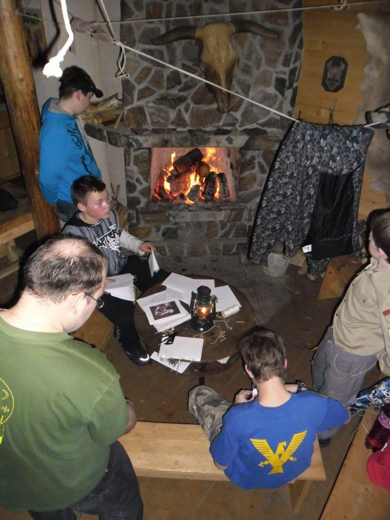 Ohnivecký kurz v Tatenici Pátek 3.2.2012 Spolu s šamanem Wakišakou, ohnivci Tawashikyahem, Syslem a adepty Kanyatarou a Šnekem vyráţíme na dlouhou pouť na Moravu.