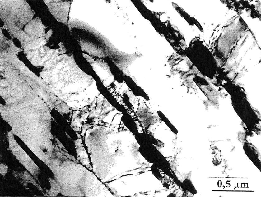 Při pomalejším ochlazování ocelí s obsahem uhlíku větším než 0,15% dochází v oceli k precipitaci částic karbidů chromu. U středních rychlostí ochlazování se předpokládá vznik ɛ-karbidu či cementitu.