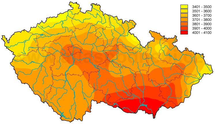 Roční dávky ozáření v podmínkách ČR 53/55 MJ/m 2 Roční dávka ozáření v ČR: pro sklon 30 až 45,