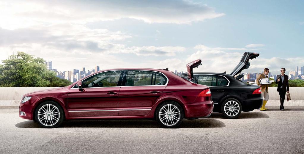 Design se setkává s praktičností: důmyslné prvky vozu ŠKODA Superb. TwinDoor variabilní otevírání pátých dveří je patentem značky ŠKODA.