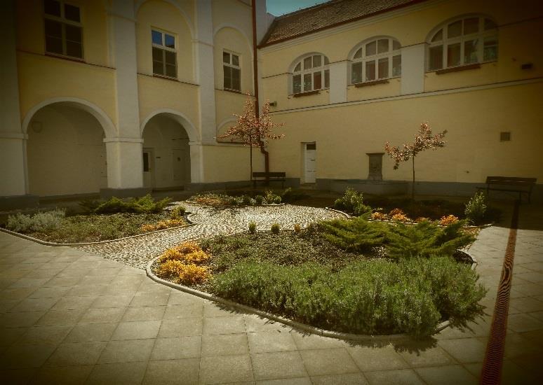 tím, že jsou následující rok v měsíci lednu vyhodnoceny a jsou stanoveny nové krátkodobé, případně i dlouhodobé cíle.