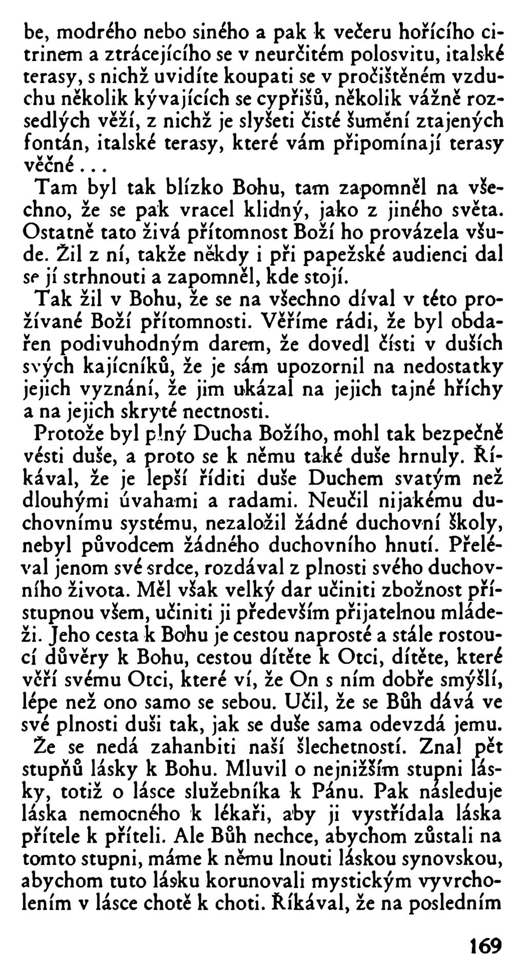 be, modrého nebo siného a pak k večeru hořícího citrinem a ztrácejícího se v neurčitém polosvitu, italské terasy, s nichž uvidíte koupati se v pročištěném vzduchu několik kývajících se cypřišů,
