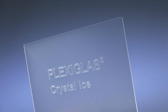 PLEXIGLAS SATINICE pískovaných desek Plexiglas SATINICE desky s pískovaným povrchem Plexiglas Crystal Ice SC čirý jednostranně pískovaný extrudovaný Cena Kč/m2 Plexiglas Satinice Crystal Ice DC