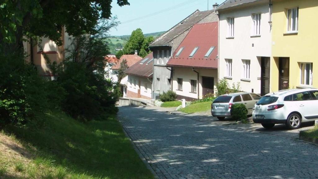 Obrázek 13: Chybí pokračování pěší trasy v