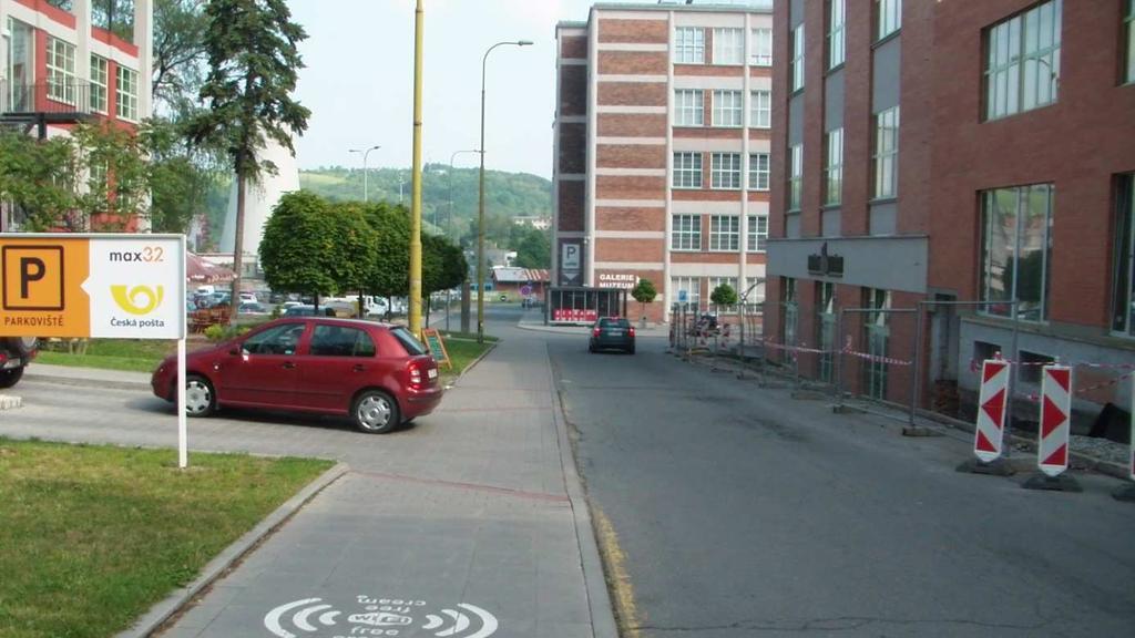 Pěší zóna Pěší zóna zůstává svým rozsahem přibližně v současné podobě, je vymezena prostorem náměstí Míru a dále ulicemi Rašínova, Soudní a Školní.